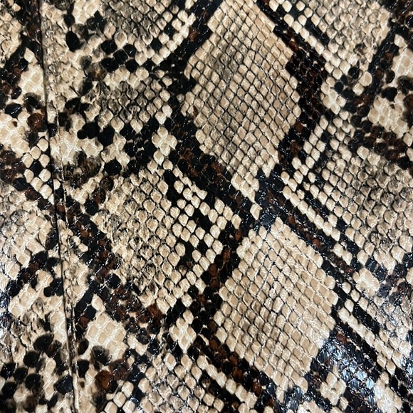 Faux snake skin skirt - Picture 10 of 10